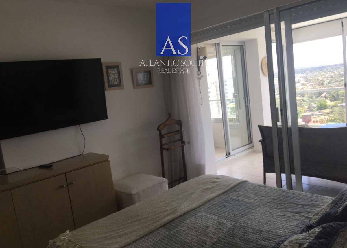Apartamento ID.4270 - Apartamento de 3 dormitorios con servicios frente al mar en Playa Mansa 
