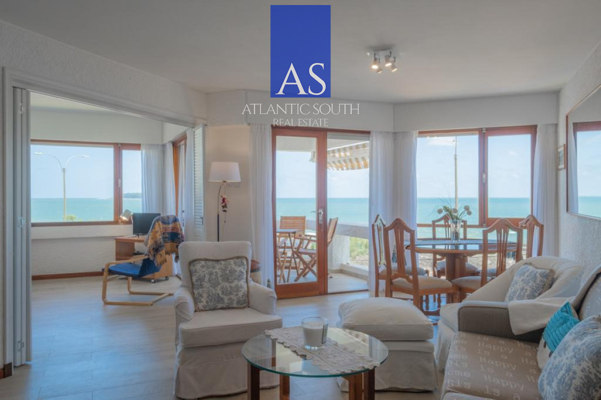 Apartamento ID.4512 - Apartamento reciclado de 2 dormitorios en primera línea de Playa Mansa con vista panorámica al mar