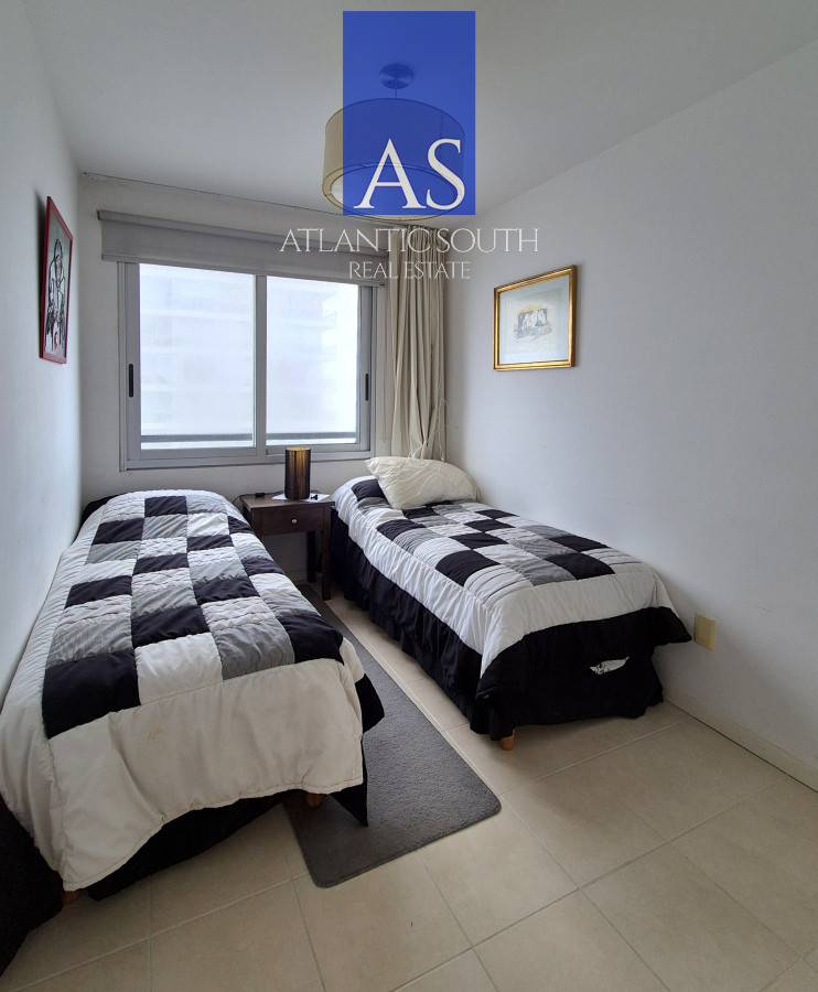 Apartamento ID.4319 - Oportunidad moderno planta cómoda piso alto 3 dormitorios 2 baños terraza con espectacular vista al mar garage venta Punta del Este 