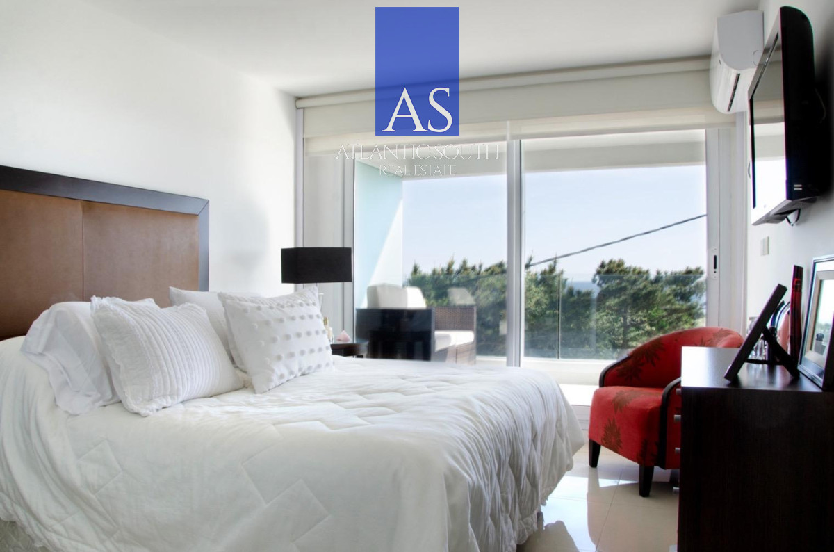 Apartamento ID.4799 - Frente al Mar en Playa Mansa 2 Suites + Dependencia completa Vista Parcial al mar primera línea Playa Mansa Punta del Este