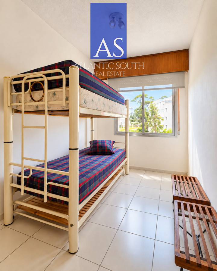 Apartamento ID.5139 - Apartamento de 2 dormitorios totalmente reciclado en Playa Mansa con garage y baulera