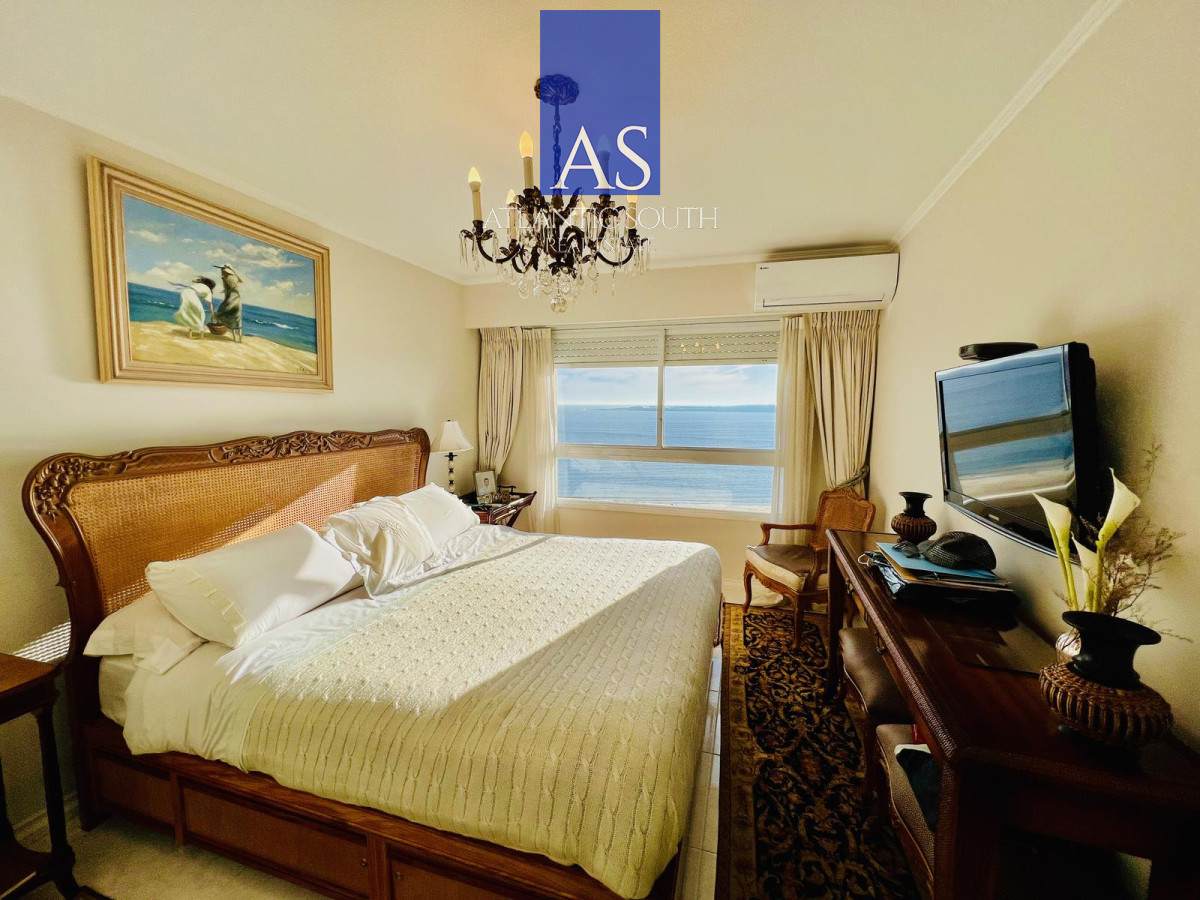Apartamento ID.3574 - Apartamento de 3 dormitorios en primera linea Playa Mansa , Punta del Este