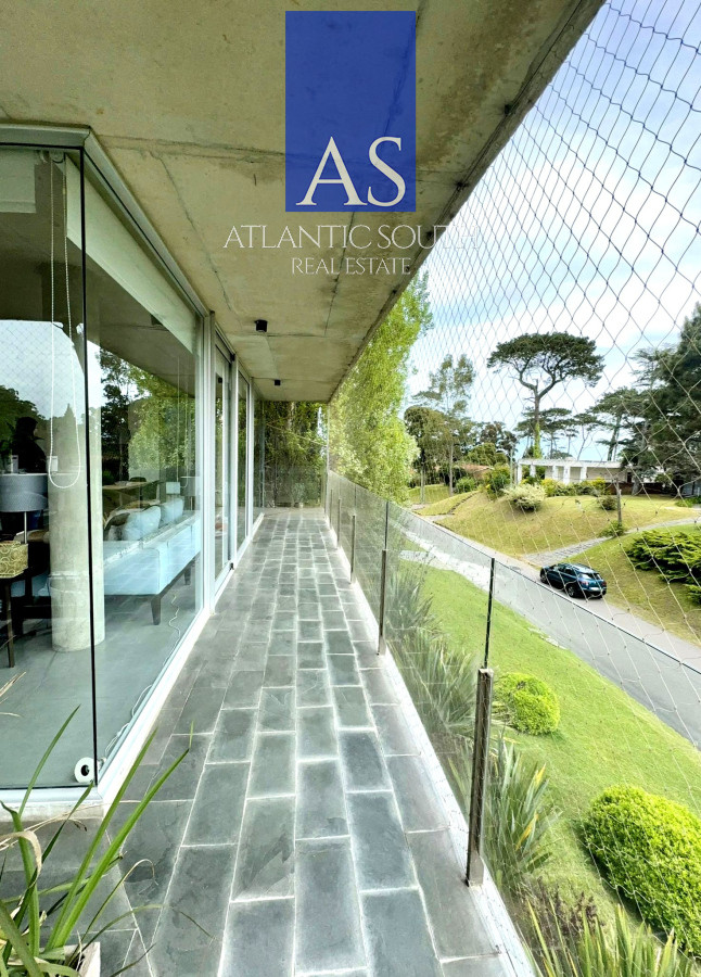 Apartamento ID.3570 - Oportunidad Planta de Categoría apartamento 2 dormitorios moderno en Playa Mansa Punta del Este