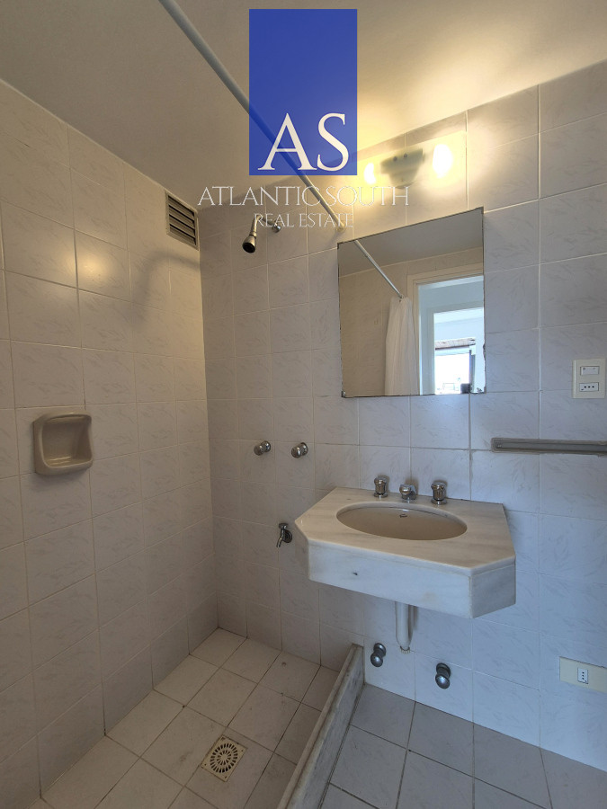 Apartamento ID.2968 - Oportunidad apartamento semi-reciclado 3 dormitorios 2 baños garage Península Punta del Este Duplex-Penthouse 
