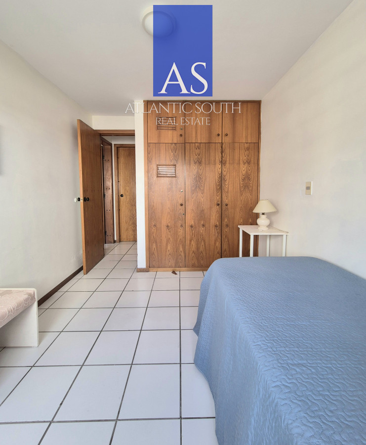 Apartamento ID.4066 - Apartamento 2 dormitorios terraza cochera a sólo 100mts del mar en Playa Mansa Punta del Este