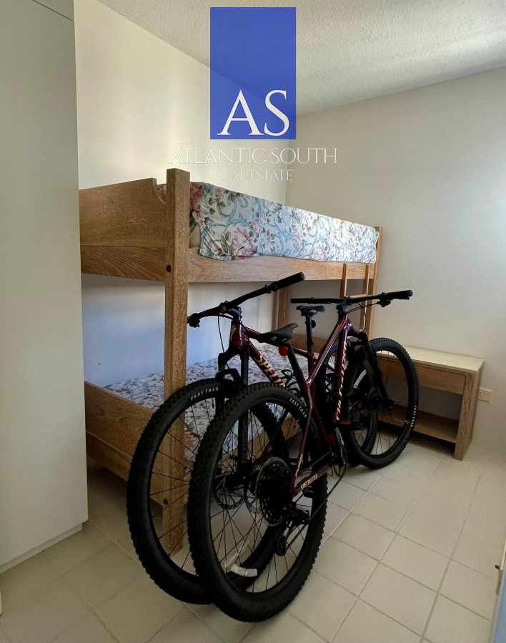 Apartamento ID.4315 - Apartamento de 4 dormitorios con parrillero en primera linea Playa Mansa