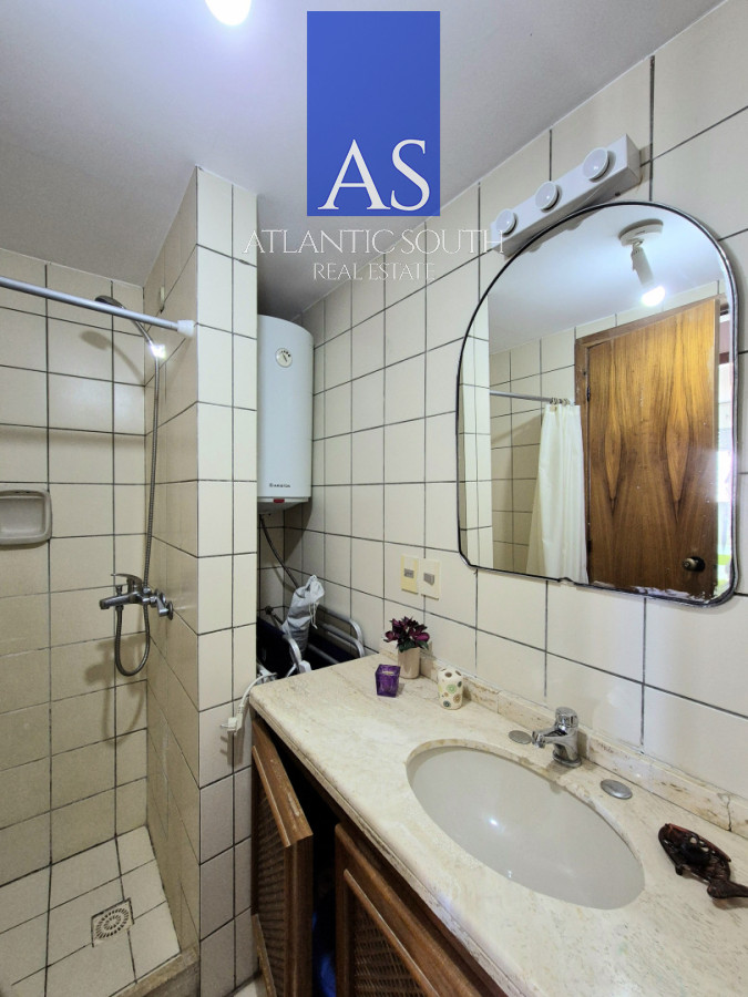 Apartamento ID.4437 - Apartamento 2 dormitorios terraza y garage piso alto con vista al mar a metros de la playa en Playa Mansa Punta del Este