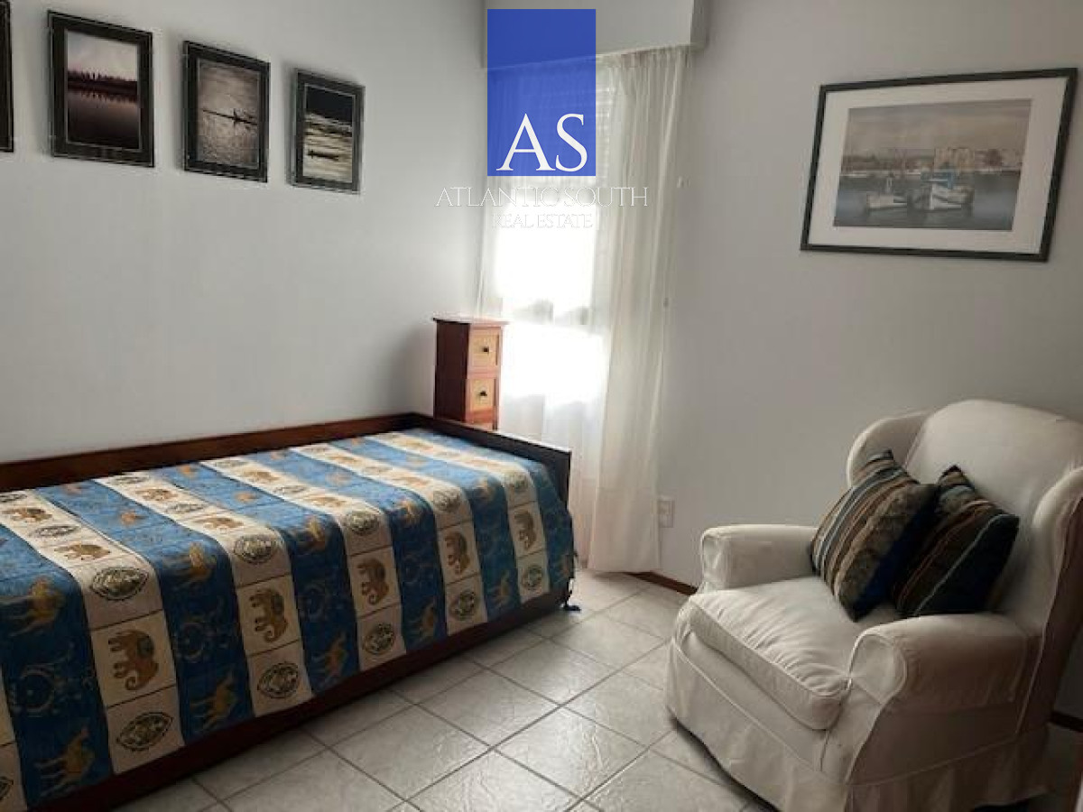 Apartamento ID.4130 - Apartamento 2 dormitorios con vista al mar primera línea Playa Mansa, Punta del Este 