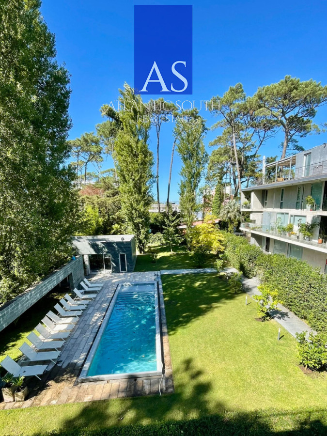 Apartamento ID.4541 - Penthouse de 2 dormitorios moderno + barbacoa uso exclusiva Playa Mansa Punta del Este