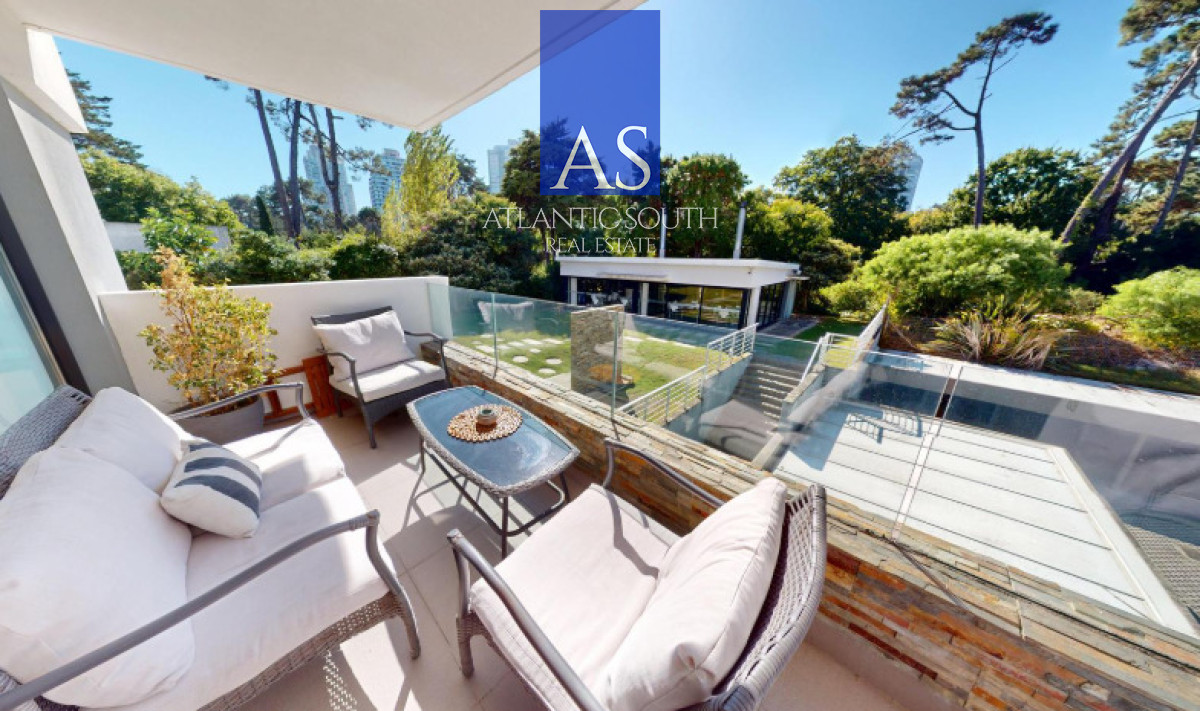 Apartamento ID.4483 - Apartamento 2 dormitorios moderno con terraza cochera piscina Playa Mansa Punta del Este