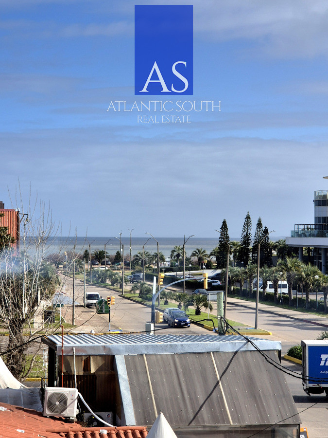 Apartamento ID.4417 - Apartamento 1 dormitorio en venta vista parcial al Mar terraza y cochera Playa Mansa Punta del Este
