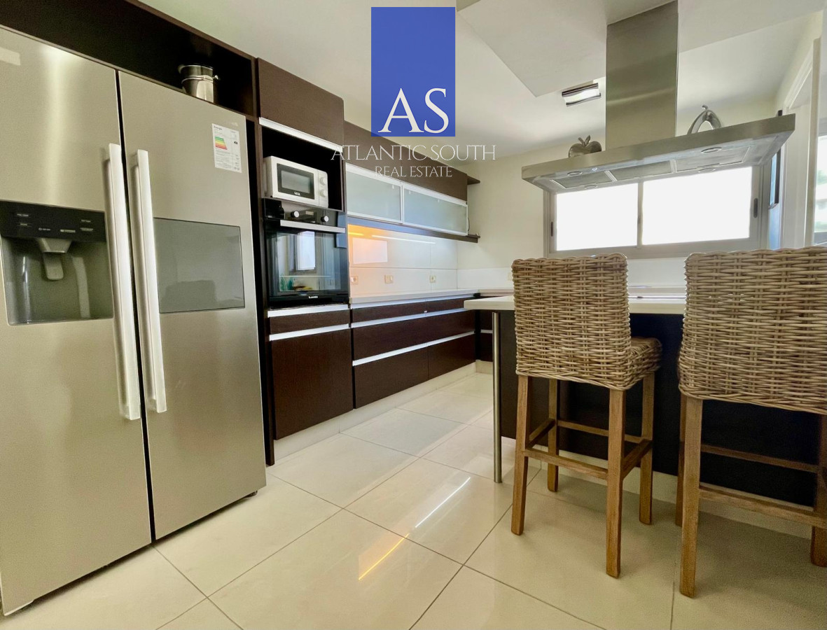 Apartamento ID.4343 - Apartamento de 3 dormitorios mas servicio primera linea playa brava 