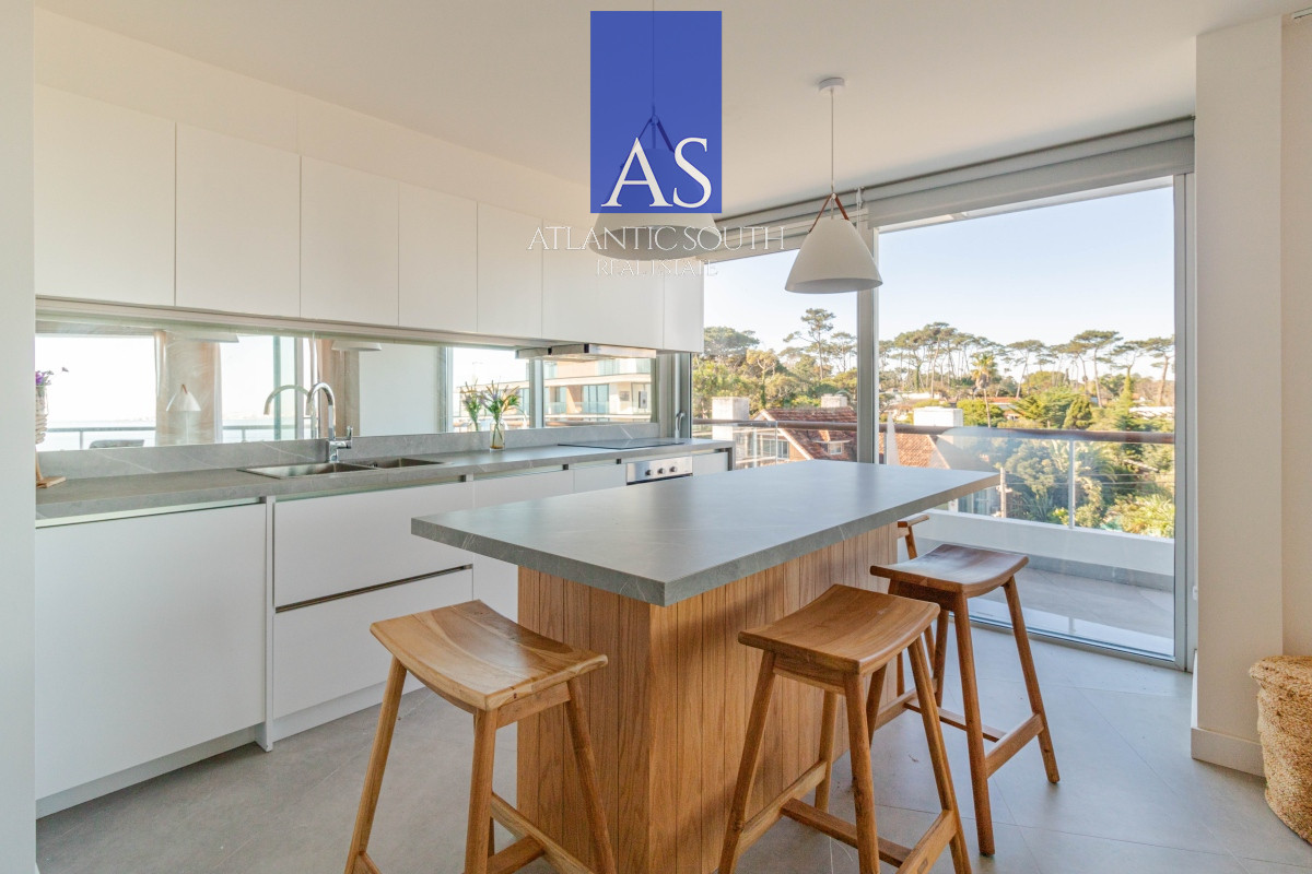 Apartamento ID.3559 - Espectacular Penthouse primera linea frente al mar Playa Mansa Pinares Punta del Este