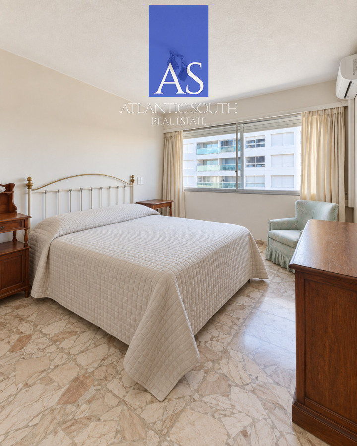 Apartamento ID.5124 - Planta de categoría 3 dormitorios+servicio frente al mar Playa Mansa Punta del Este