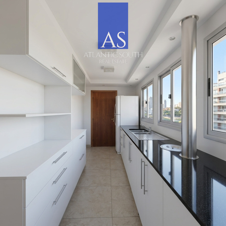 Apartamento ID.4620 - Apartamento Reciclado de 3 Dormitorios con Parrillero en Playa Mansa Punta del Este
