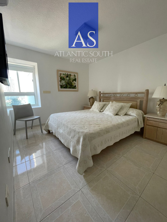 Apartamento ID.4315 - Apartamento de 4 dormitorios con parrillero en primera linea Playa Mansa