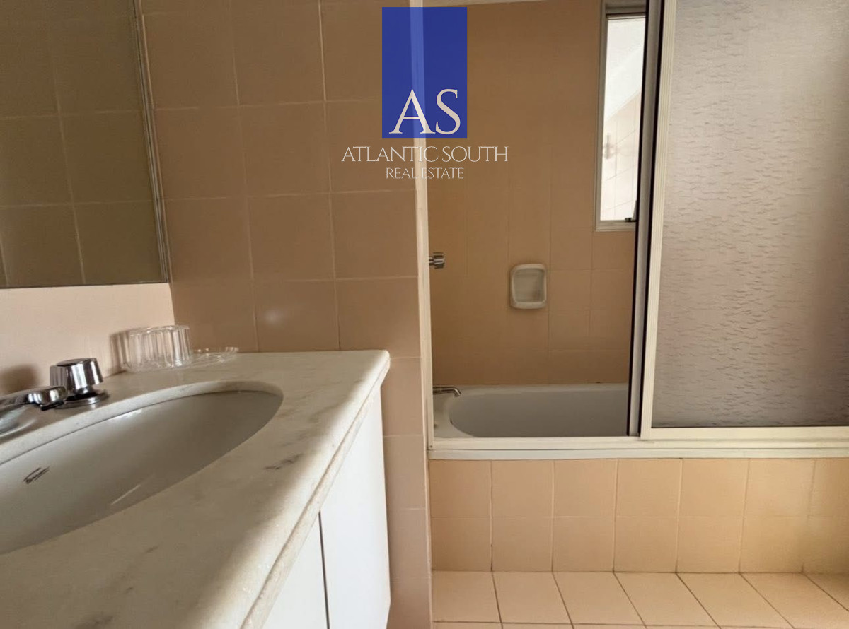Apartamento ID.4187 - Oportunidad de 2 dormitorios + dependencia con vista a la Playa Brava 