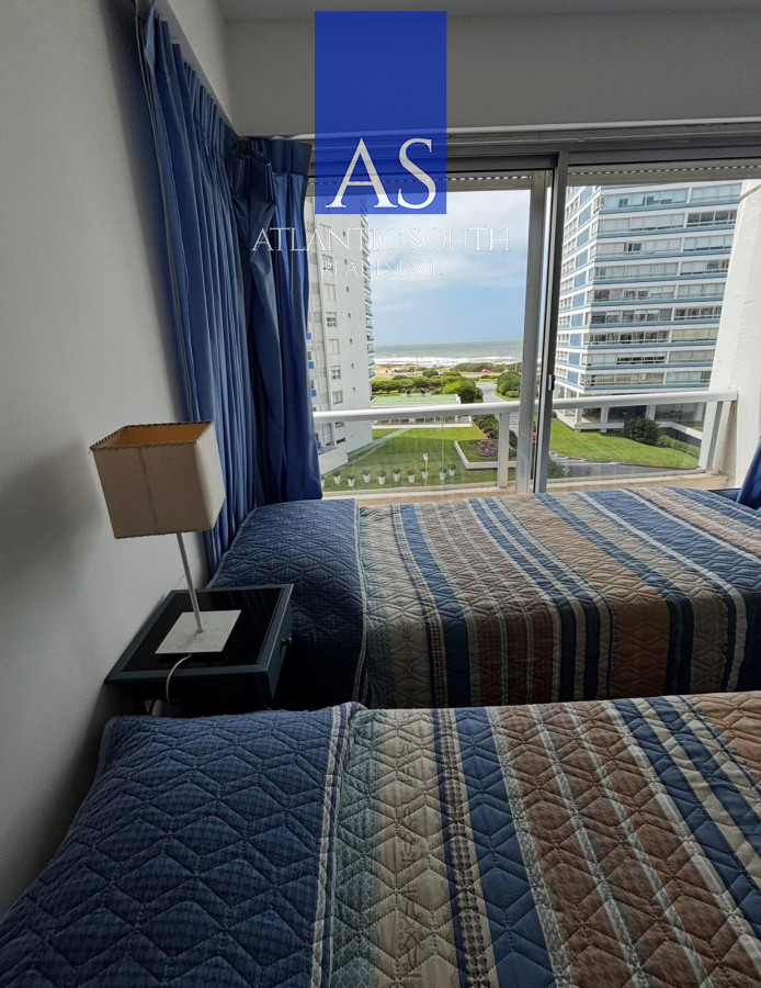 Apartamento ID.4187 - Oportunidad de 2 dormitorios + dependencia con vista a la Playa Brava 