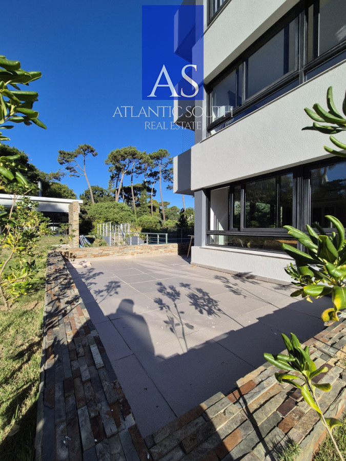Apartamento ID.4636 - Oportunidad Planta moderna de categroría en excelente ubicación Playa Mansa