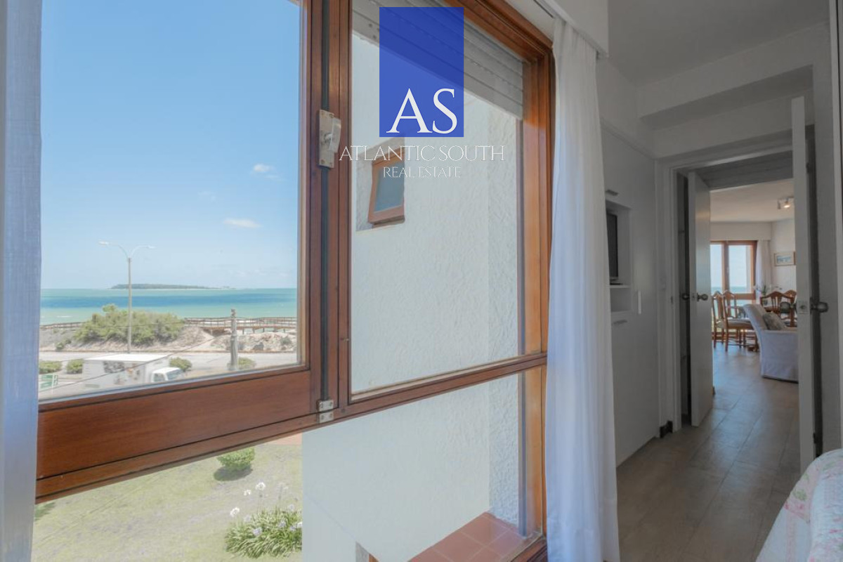 Apartamento ID.4512 - Apartamento reciclado de 2 dormitorios en primera línea de Playa Mansa con vista panorámica al mar