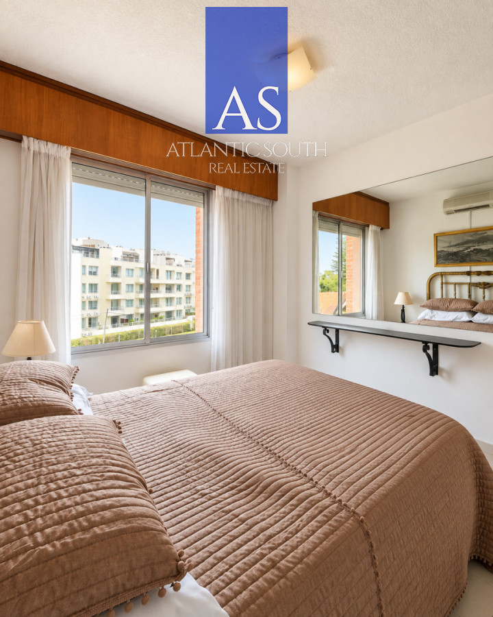 Apartamento ID.5139 - Apartamento de 2 dormitorios totalmente reciclado en Playa Mansa con garage y baulera