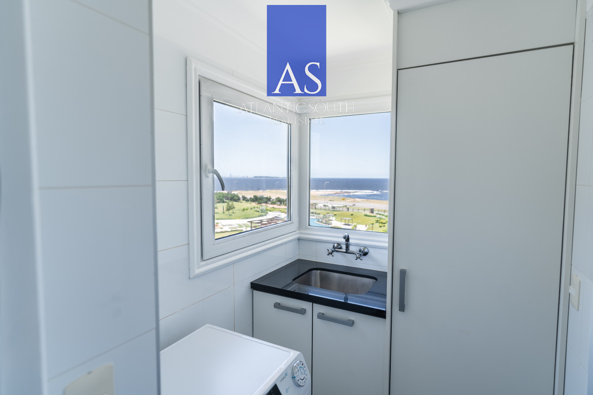 Apartamento ID.4135 - Apartamento 4 dormitorios frente al mar Playa Mansa , Punta del Este 