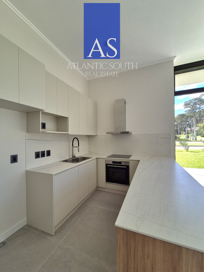 Apartamento ID.4376 - Apartamento tipo casa de 2 dormitorios a estrenar con gran terraza y jardín Playa Mansa Punta del Este