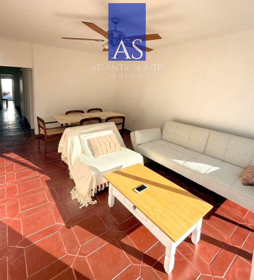 Apartamento ID.4665 - Apartamento de 2 dormitorios, patio con barbacoa y cochera techada en Punta del Este