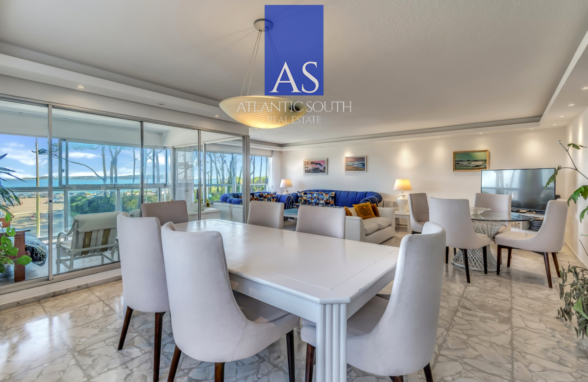 Apartamento ID.4844 - Planta de categoría 3 dormitorios + dependencia parrillero propio frente al mar Punta del Este 