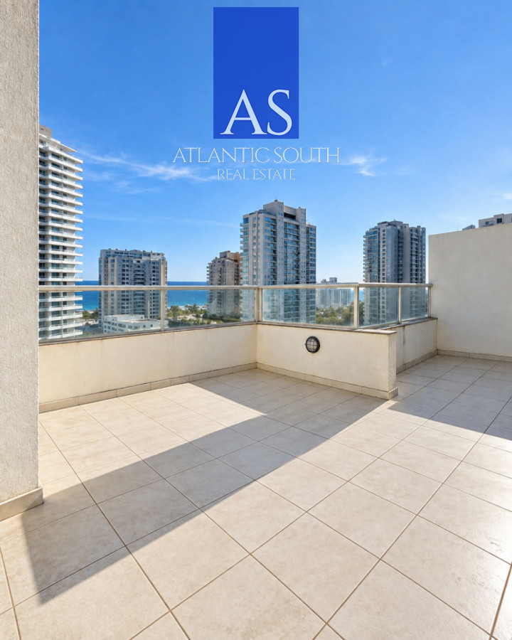 Apartamento ID.5130 - Espectacular Penthouse reciclado con barbacoa propia y vista al mar Playa Mansa Punta del Este
