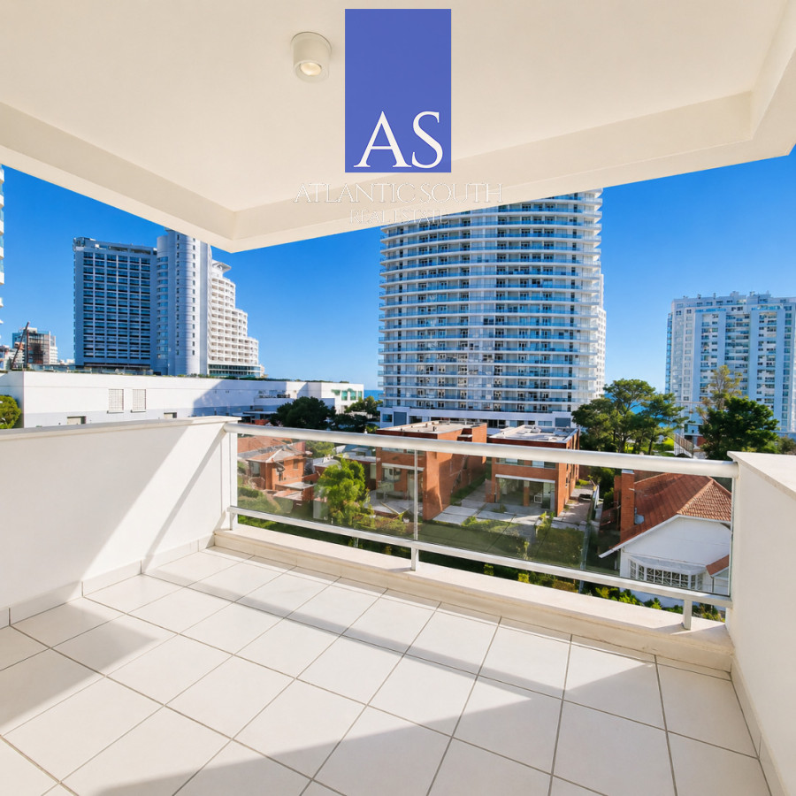 Apartamento ID.4735 - Apartamento de 2 Dormitorios con Terraza y cochera en Playa Mansa Punta del Este