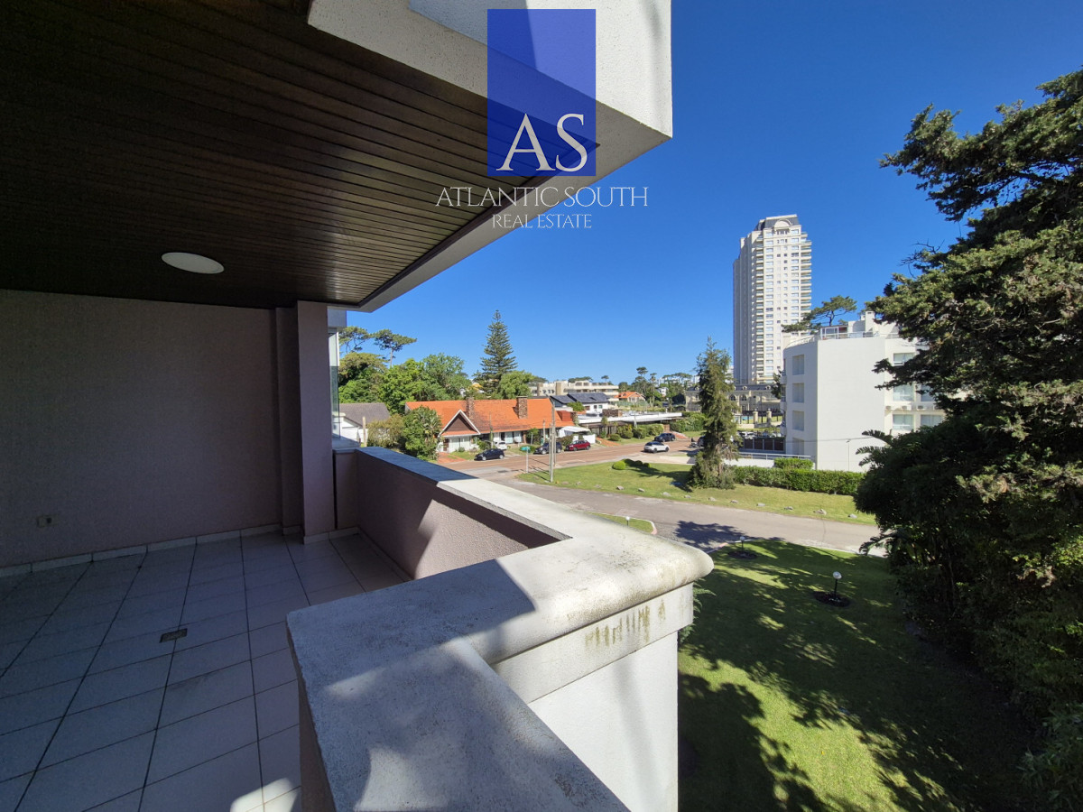 Apartamento ID.4458 - Apartamento venta 3 dormitorios tipo casa Playa Mansa Punta del Este
