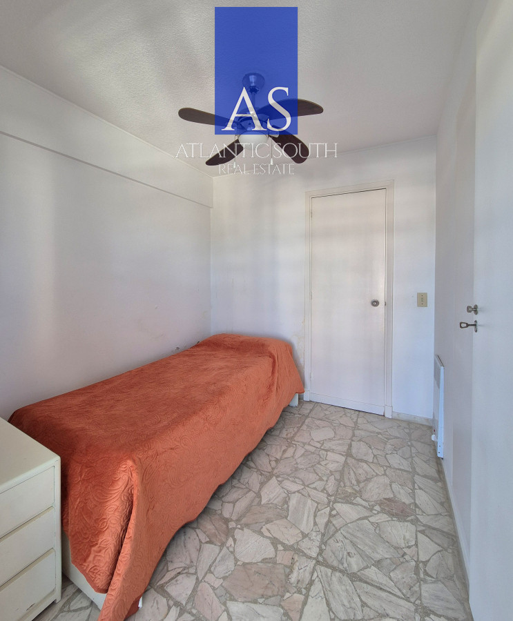 Apartamento ID.4078 - Planta de categoría 3 dormitorios + dependencia completa parrillero propio frente al mar parada 7 Playa Mansa Edificio Imarangatú