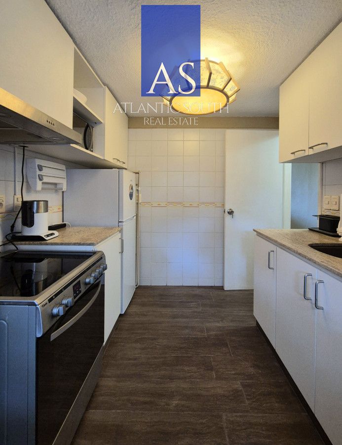 Apartamento ID.4324 - Apartamento reciclado de 3 dormitorios estufa a leña y parrillero propio próximo al mar Playa Mansa