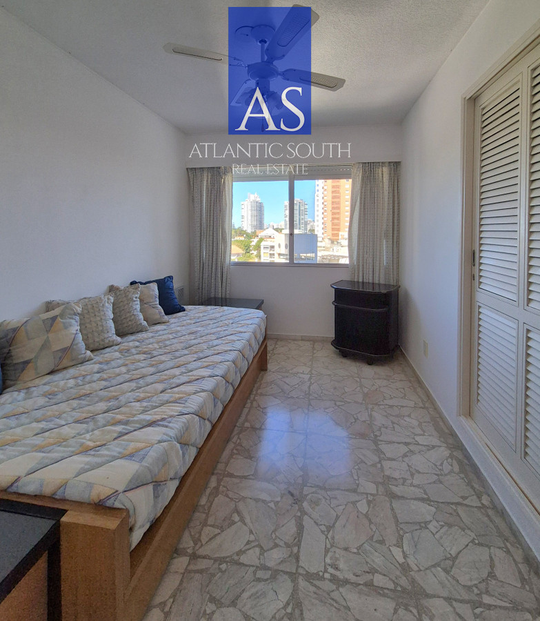 Apartamento ID.4078 - Planta de categoría 3 dormitorios + dependencia completa parrillero propio frente al mar parada 7 Playa Mansa Edificio Imarangatú