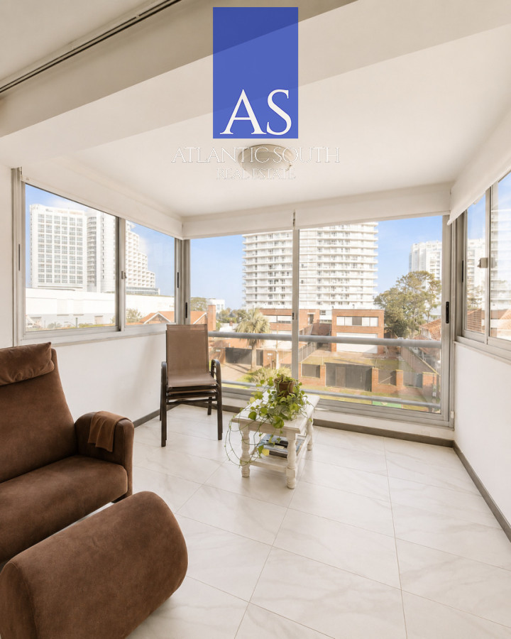 Apartamento ID.4619 - Apartamento de 2 Dormitorios terraza cochera Playa Mansa Punta del Este