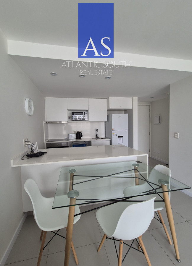 Apartamento ID.3942 - Apartamento a estrenar amoblado piso alto 1 dormitorio frente a Enjoy vista al mar terraza y garage Playa Mansa Punta del Este