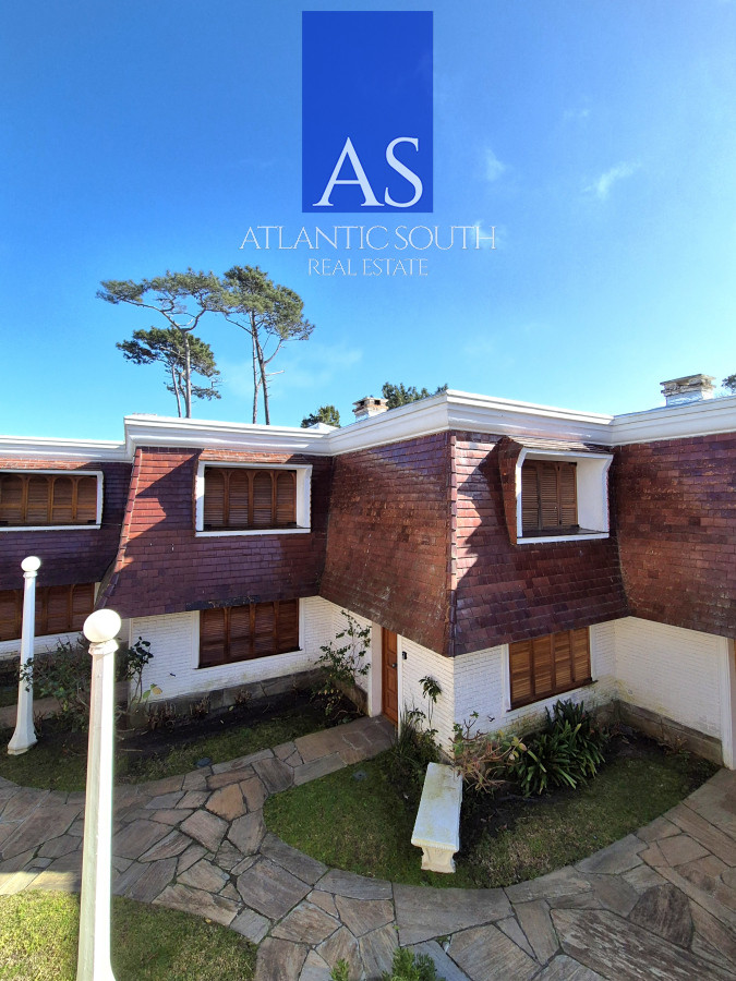 Apartamento ID.1625 - Oportunidad venta casa 2 dormitorios Playa Mansa cochera y parrillero