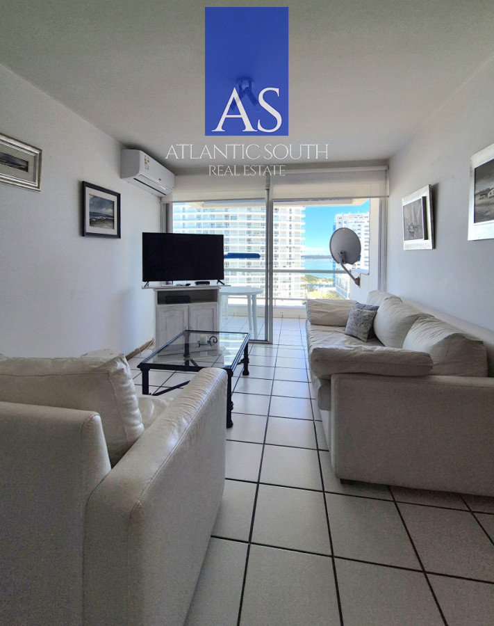 Apartamento ID.4437 - Apartamento 2 dormitorios terraza y garage piso alto con vista al mar a metros de la playa en Playa Mansa Punta del Este