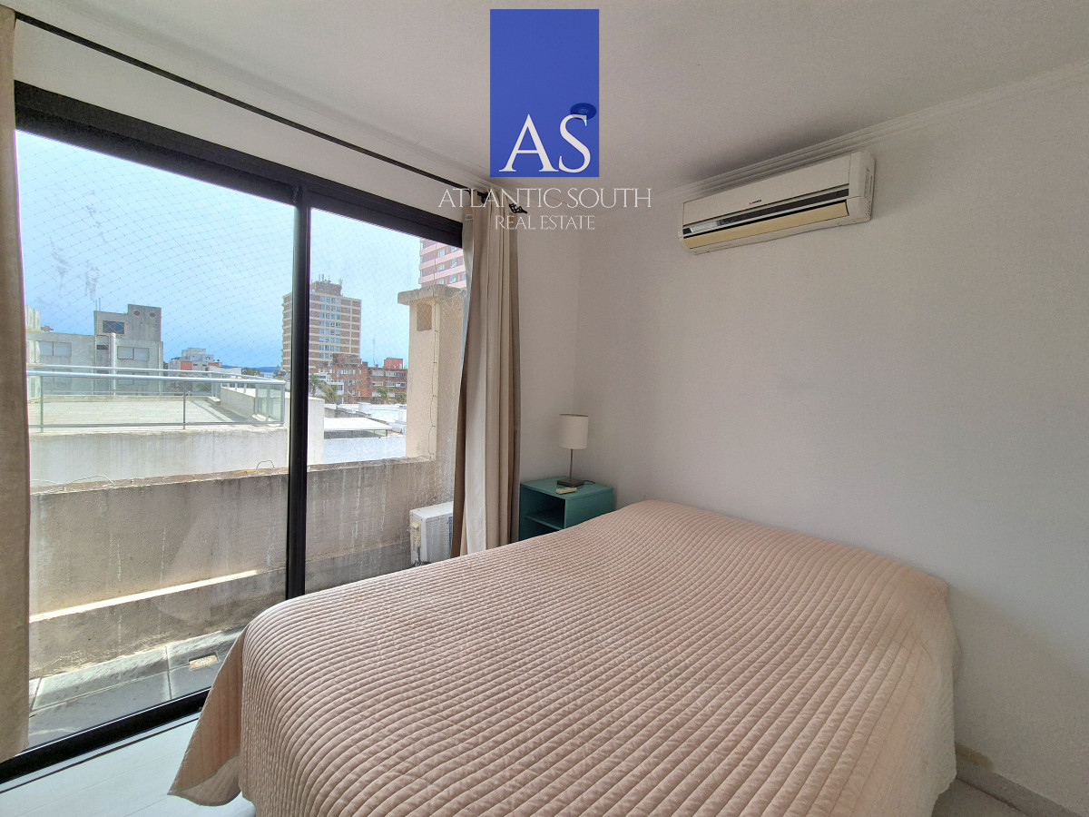 Apartamento ID.2968 - Oportunidad apartamento semi-reciclado 3 dormitorios 2 baños garage Península Punta del Este Duplex-Penthouse 