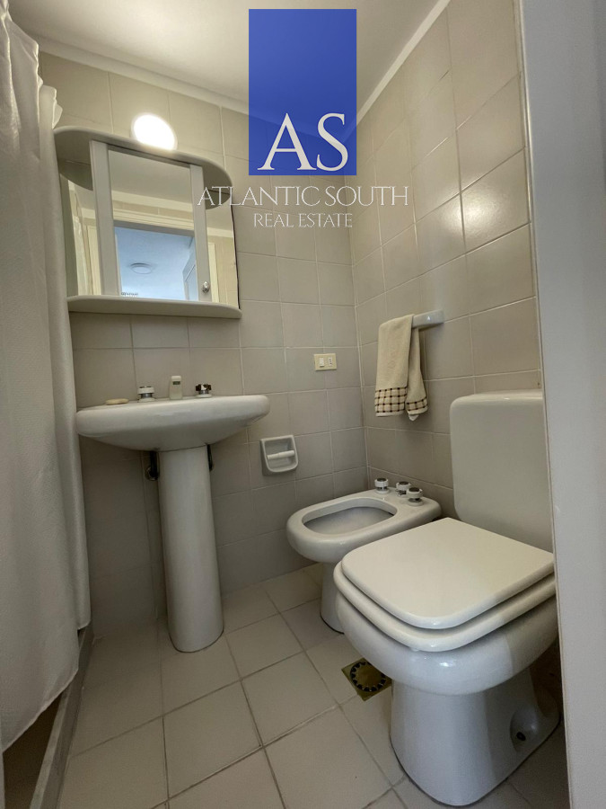 Apartamento ID.4315 - Apartamento de 4 dormitorios con parrillero en primera linea Playa Mansa