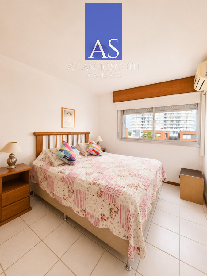 Apartamento ID.4619 - Apartamento de 2 Dormitorios terraza cochera Playa Mansa Punta del Este