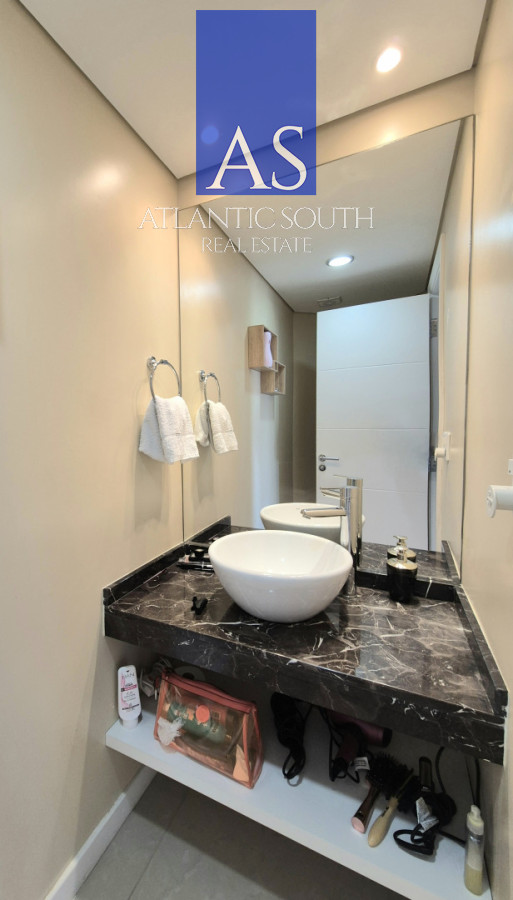 Apartamento ID.4181 - Apartamento de 2 dormitorios en suite+toilette terraza parrillero propio garage piscinas gastos razonables Playa Mansa Punta del Este