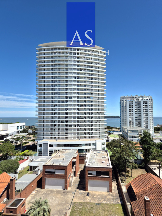Apartamento ID.4437 - Apartamento 2 dormitorios terraza y garage piso alto con vista al mar a metros de la playa en Playa Mansa Punta del Este