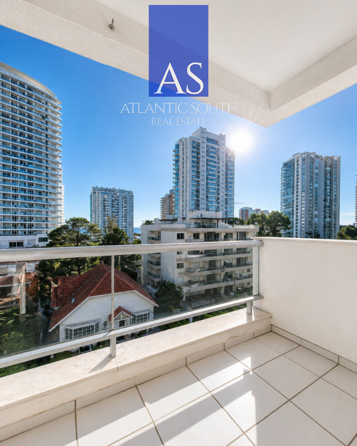 Apartamento ID.4735 - Apartamento de 2 Dormitorios con Terraza y cochera en Playa Mansa Punta del Este