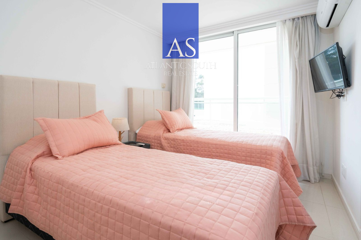 Apartamento ID.3690 - VENTA: APARTAMENTO 3 DORMITORIOS EDIFICIO CRUCEROS PLAYA MANSA