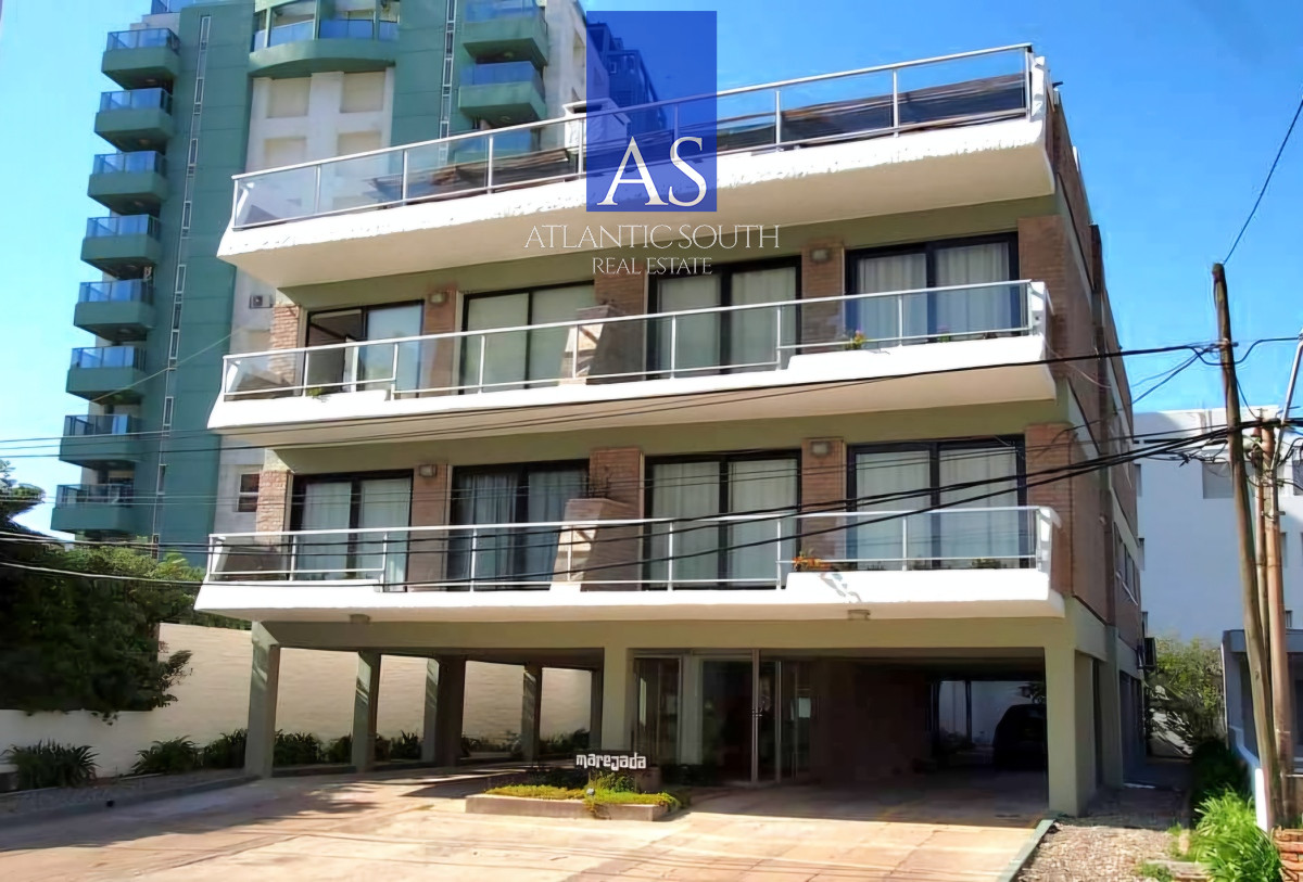 Apartamento ID.3779 - Apartamento de 3 dormitorios estufa a leña y parrillero propio próximo al mar Playa Brava