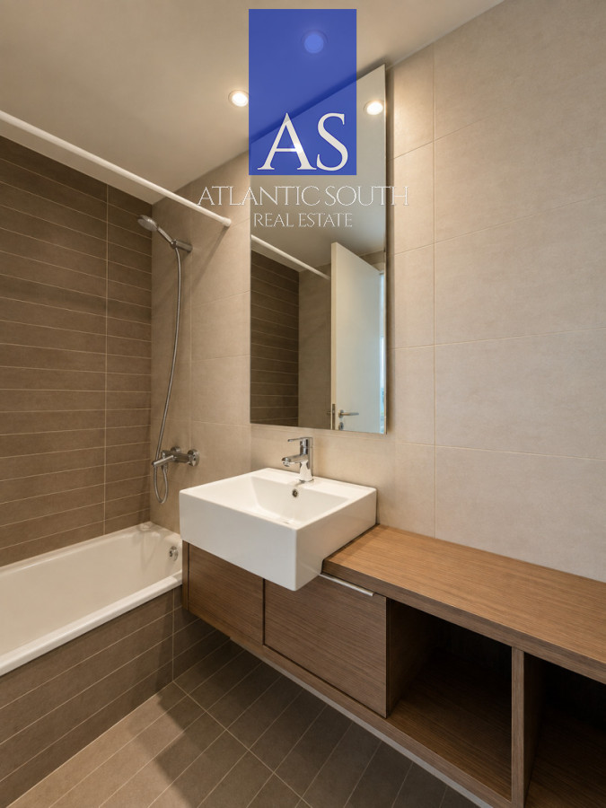 Apartamento ID.3921 - Apartamento mdoerno 2 dormitorios piso alto garage servicios bajos gastos Punta del Este