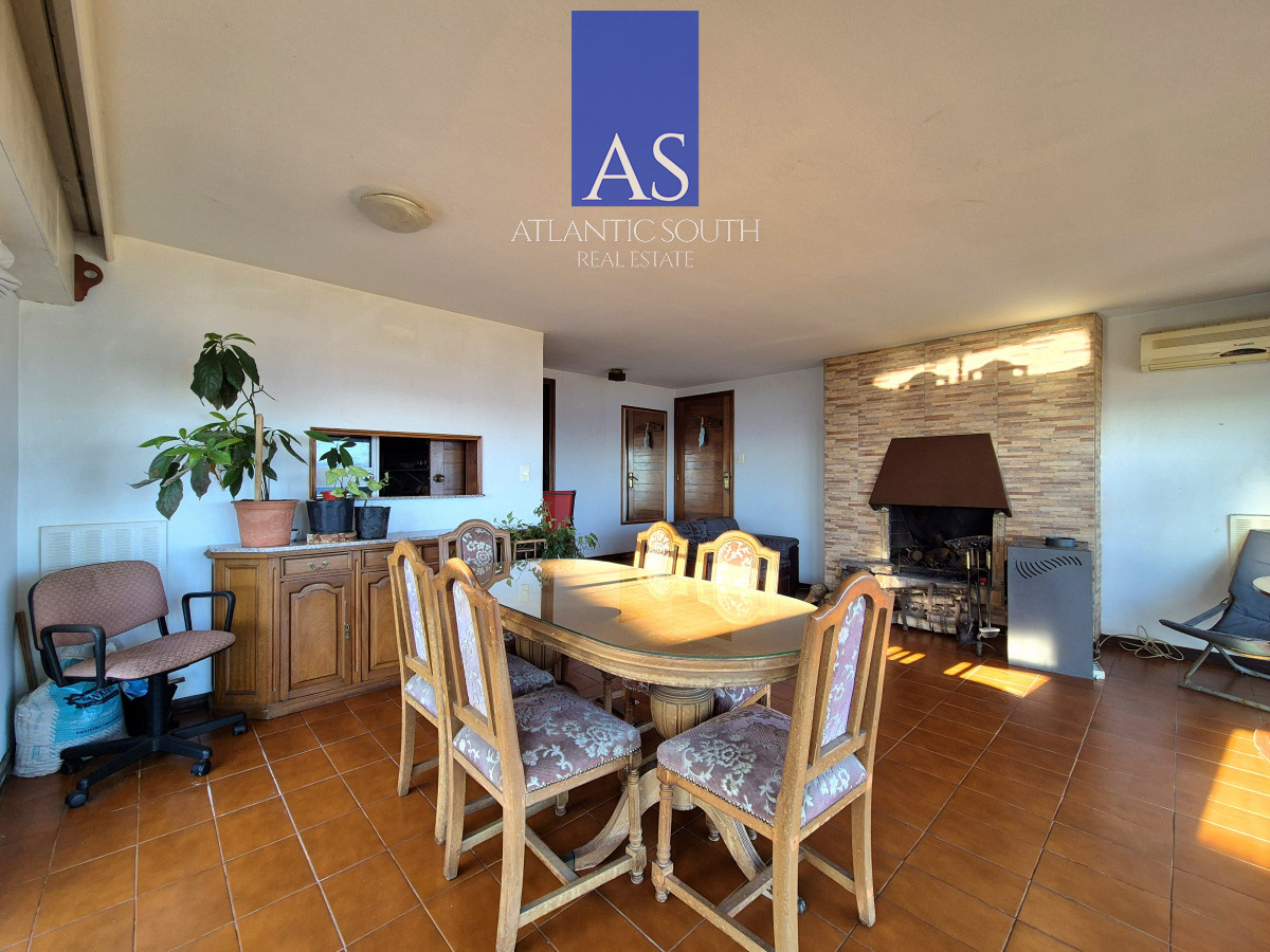 Apartamento ID.4195 - Apartamento 2 dormitorios Vista infinita al mar primera línea con estufa a leña esquinero al oeste garage Playa Mansa Punta del Este