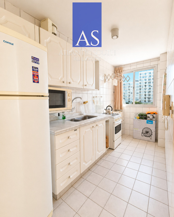 Apartamento ID.4735 - Apartamento de 2 Dormitorios con Terraza y cochera en Playa Mansa Punta del Este